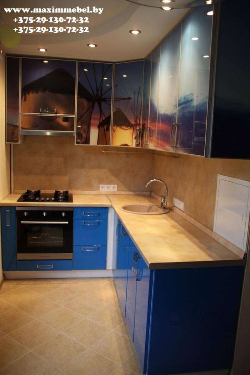 Ремонт волот кухня. Синие кухни. Сине бежевая кухня. Угловые кухни. Кухня угловая синяя.